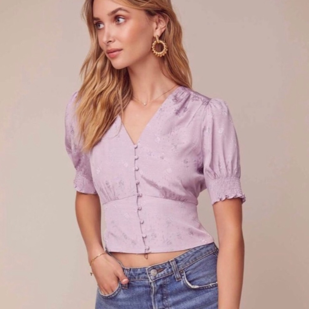 Astr Lavender V-Neck Button Front Puff Sleeve Top